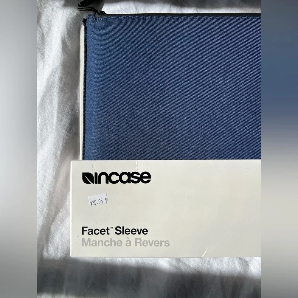 Incase Facet Sleeve - 16”
